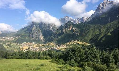 甘肃迭部县扎尕那景区_扎尕那景区